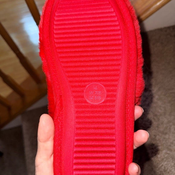 Target Fuzzy Slippers - Picture 2 of 4